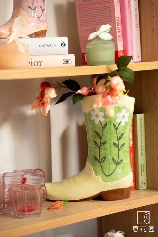 VASO IN CERAMICA A FORMA DI STIVALETTO ( 16.5cm x 8.5cm x 18.3cm )